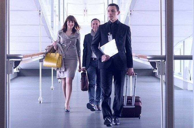 Fast Track Service (Expedited Arrival) with One Way Airport Transfer. - The Arrival Experience in Detail