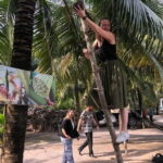 Floating and Railway Markets with Kwan Damnoen Restuarant - What Makes This Tour Stand Out?