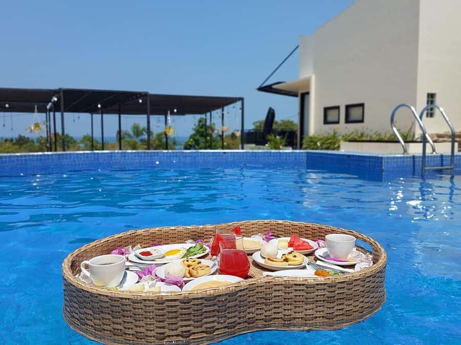 Floating breakfast - Who Will Love This?