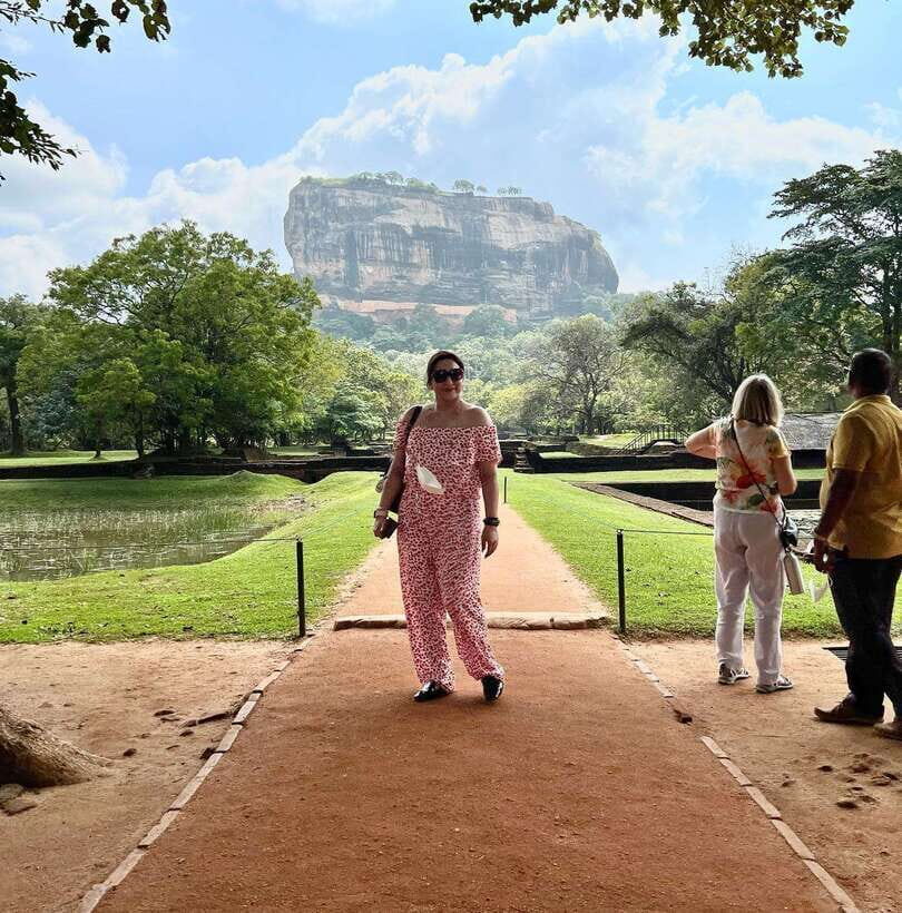 From Colombo: Sigiriya Fortress and Dambulla Cave Temple - Climbing Sigiriya Rock Fortress: A Highlight