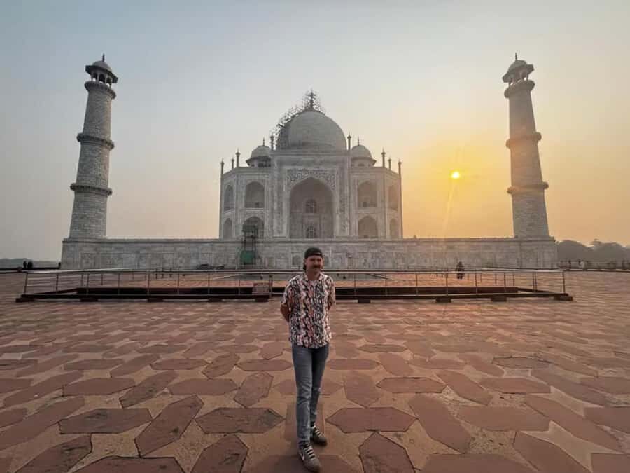 From Delhi: Express Taj Mahal Tour with Tickets, Guide & Car - Inside the Taj Mahal: An Unforgettable Visit