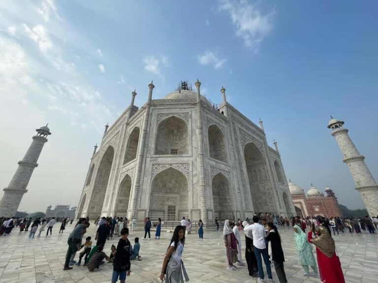 From Delhi: Taj Mahal Premium Day Trip with Guide & Lunch - Detailed Breakdown of the Itinerary