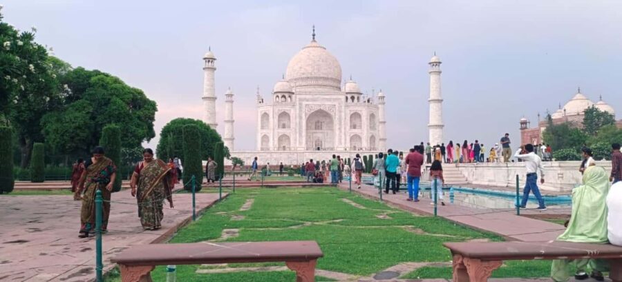 From Delhi: Taj Mahal Skip-the-Line Tour Fast-Track Entry - Transport and Group Dynamics