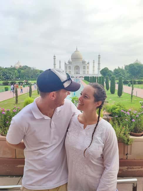 From Delhi: Taj Mahal Sunrise & Agra Private Day Tour By Car - Inside Agra Fort: A Window into Mughal Grandeur