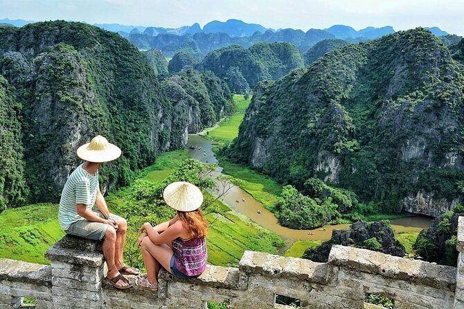 From Hanoi to Ninh Binh: Mua Caves, Tam Coc & Hoa Lu Private Tour - Visiting Mua Caves: The Viewpoint That’s Worth the Climb