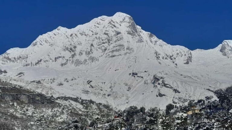 From Kathmandu: Lower Manaslu Guided 8-Day Trek - Accommodation and Meals