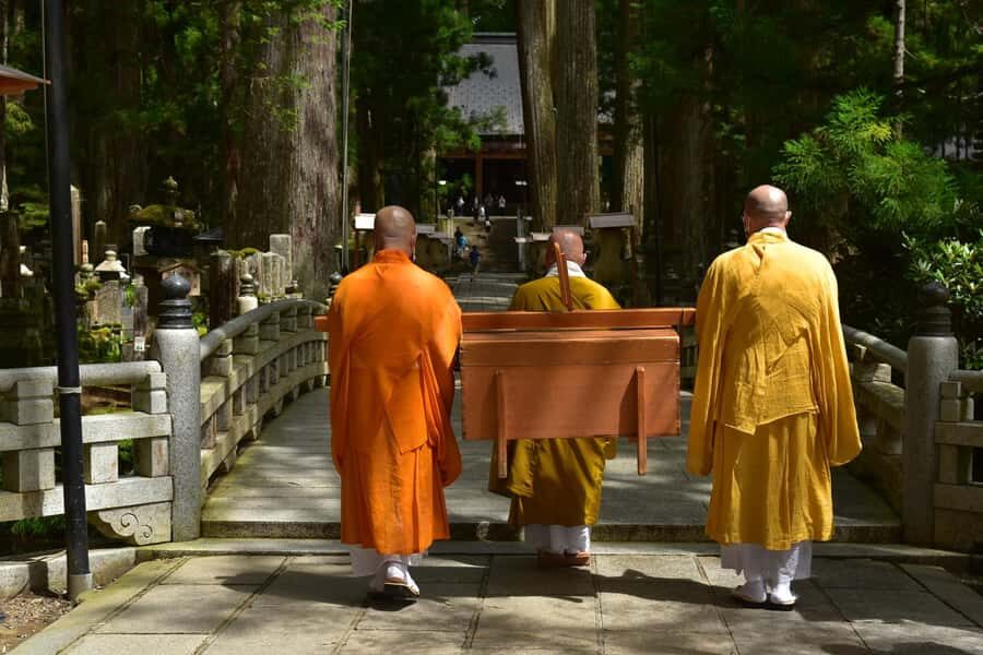 From Kyoto: Nara & Mt. Koya 1-Day Bus Tour - Cultural & Culinary Break at Ichinohashi Street