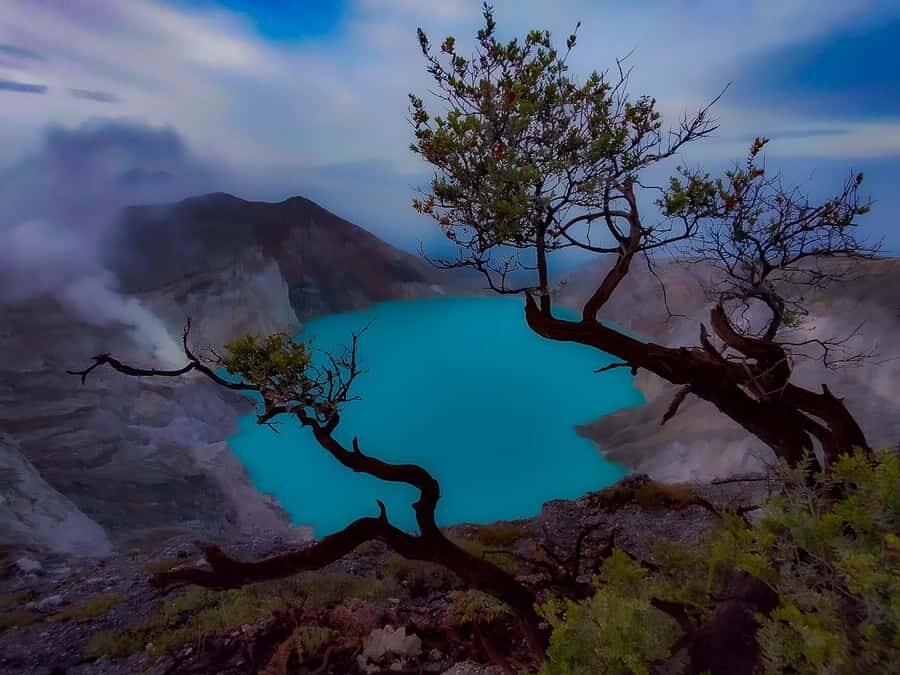 From Malang/Surabaya: Mount Bromo and Ijen Crater 2-Day Tour - Day Two: Ijens Blue Flames and Turquoise Lake