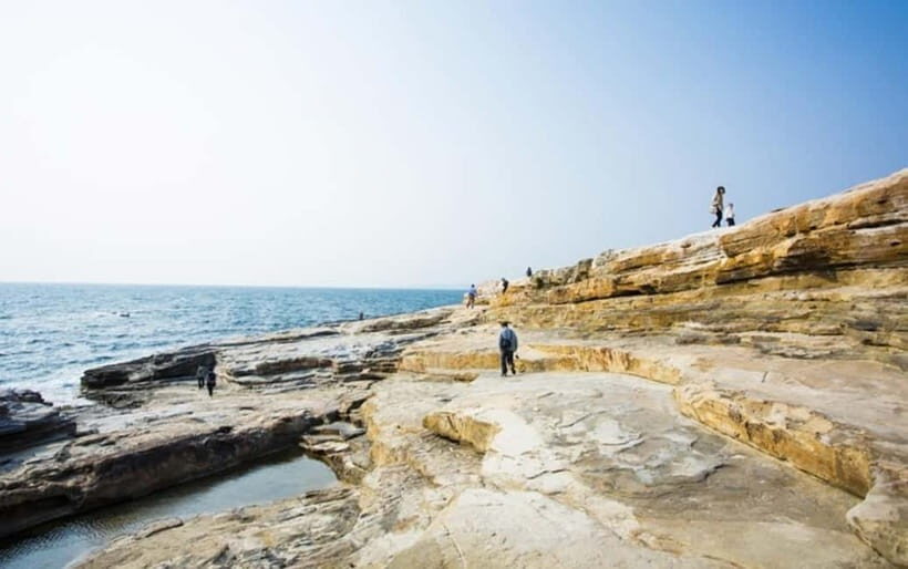 From Osaka: Shirahama Coastal Scenery Day Tour - Exploring Wakayama Castle: A Historic Highlight