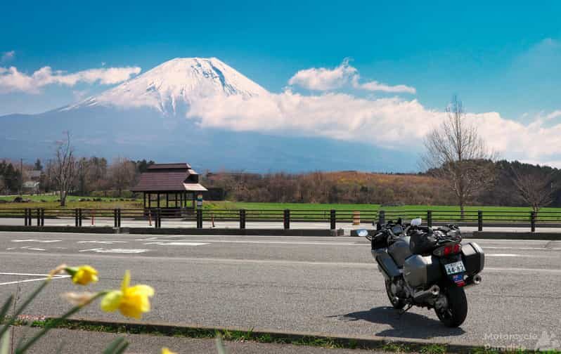 From Tokyo: Private Motorcycle Tour - Fuji, Hakone, Onsen - Authentic Japanese Cuisine and Onsen Relaxation