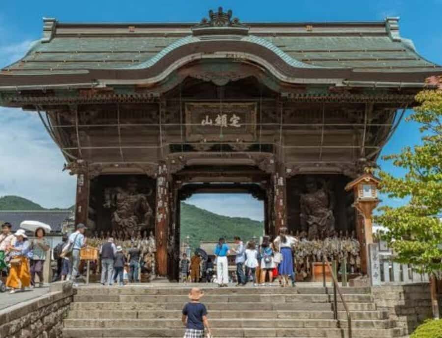 From Tokyo: Snow Monkey & Zenkoji Temple Customizable Tour - Exploring the Japanese Alps and Naganos Treasures