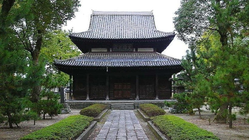 Fukuoka: Unforgettable Customizable Walking Tour Guide - Deep Dive into the Itinerary