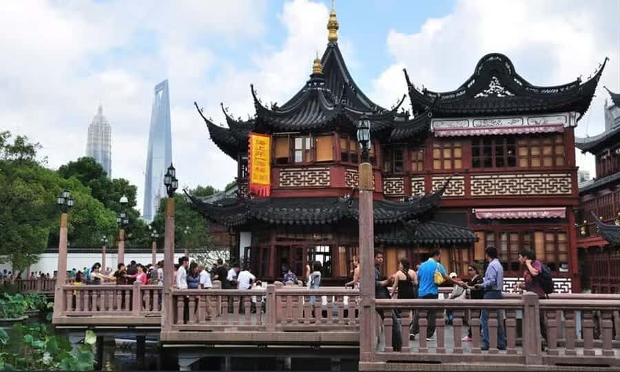 Full Shanghai tour in Spanish with tickets and lunch - Exploring Religious and Cultural Heritage: Jade Buddha Temple