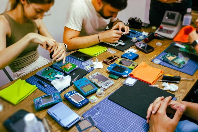 Gameboy Mod Workshop at Akihabara, Tokyo - How the Workshop Is Structured