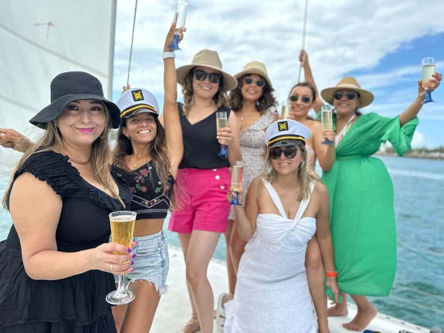 Gold Coast: Sunset Sailing Cruise incl food & drinks - The Experience in Detail