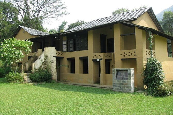 Guided tour to Andretta Artists' Village & Norah Richards' home - Practical Insights for Travelers