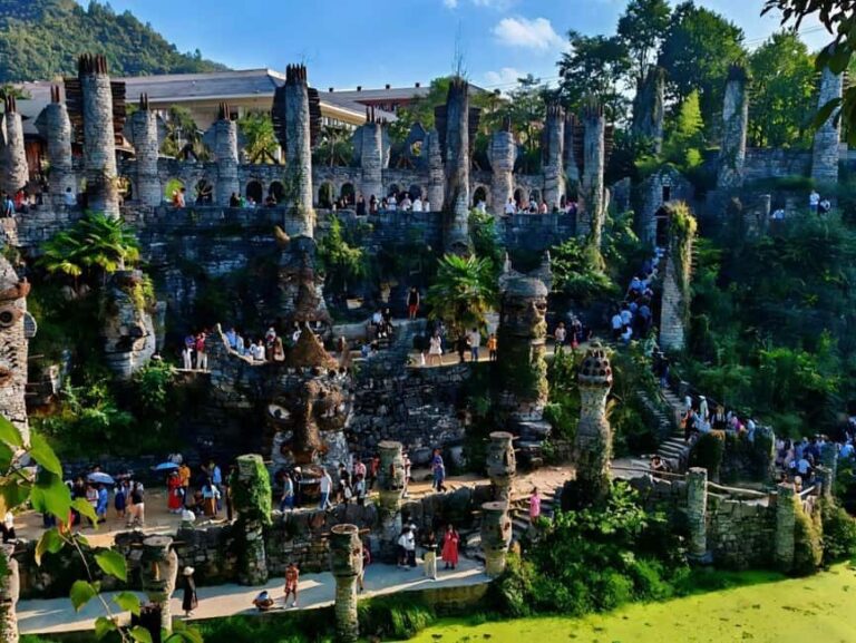 Guiyang: Yelang Valley & Huaxi Shili River Beach Tour - In-Depth Look at the Itinerary