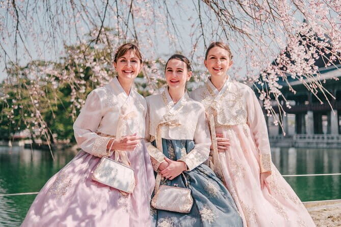 Hanbok Photoshoot and History Tour at Gyeongbokgung Palace - Frequently Asked Questions