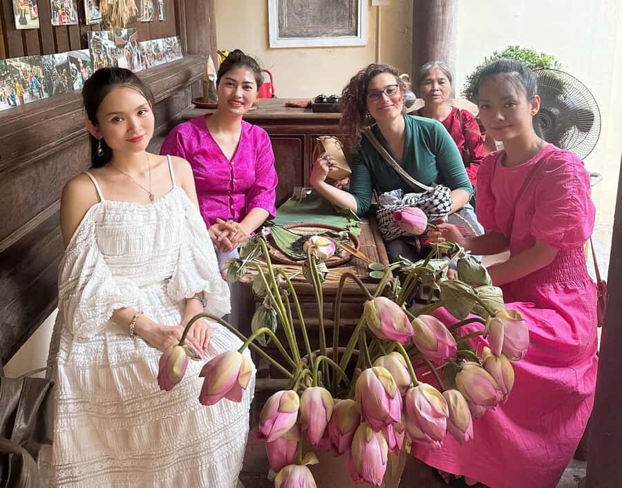 Hanoi: Private Culture and Food Walking Tour-Full experience - Tasting Hanoi: Street Food with a Local Twist