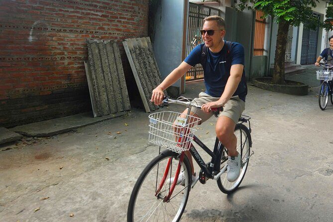 Hanoi: Private Tour Duong Lam Ancient Village, Traditional Crafts - Transportation and Group Size