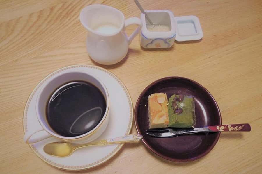 Hiroshima: Foodie & Nightlife Walking Tour with Culinary - The Heart of Hiroshima’s Food Culture: Okonomiyaki