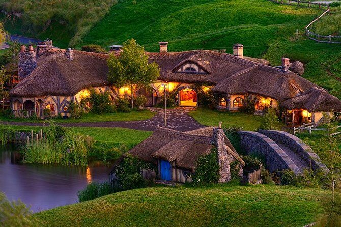Hobbiton & Waitomo Caves Small Group Tour from Auckland inc Lunch - Hobbiton Movie Set Tour: Into Middle-earth