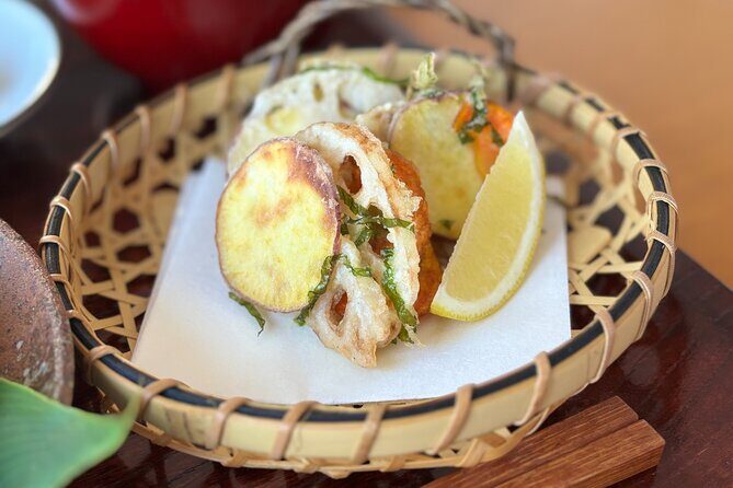 Hokkaido Seafood Chirashi Sushi Experience with Matcha in Sapporo - The Setting and Atmosphere