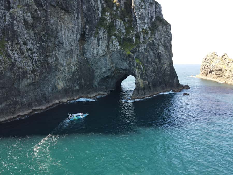 Hole in the Rock Tour & Bay of Islands Cruise - A Detailed Look at the Experience