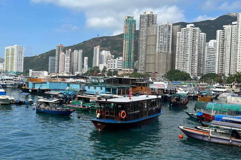 Hong Kong: Aberdeen Boat Tour and Visit Floating Museum - The Floating Museum Experience