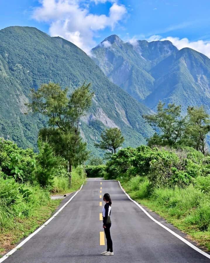 Hualien Leisure Tour: A Day Trip Through Mountains and Sea - Walking Through the Forest at Da Nang Dai Phuc