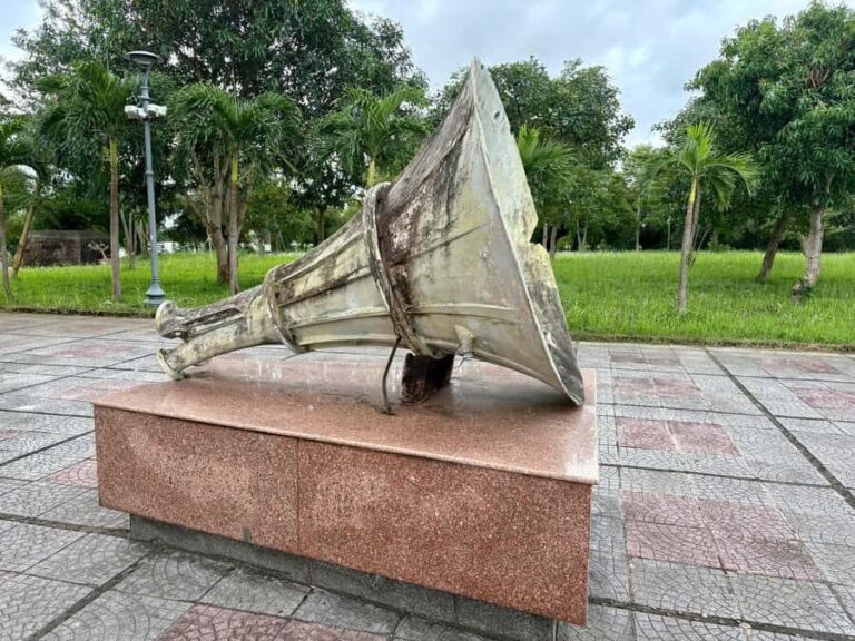 Hue: Private Car Trip to Dong Hoi via Vinh Moc Tunnels - Detailed Breakdown of the Itinerary