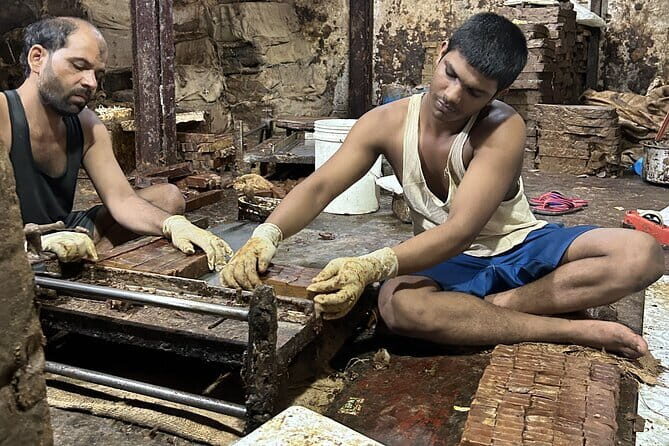Inside Dharavi: A Unique Slum Tour with an Local Guide - The Human Side: Authentic Encounters
