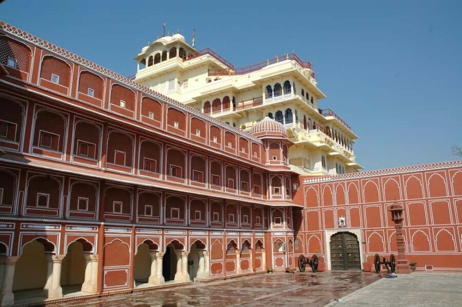 Jaipur: Jantar Mantar & Hawa Mahal Guided Walking Tour - Who Should Consider This Tour?