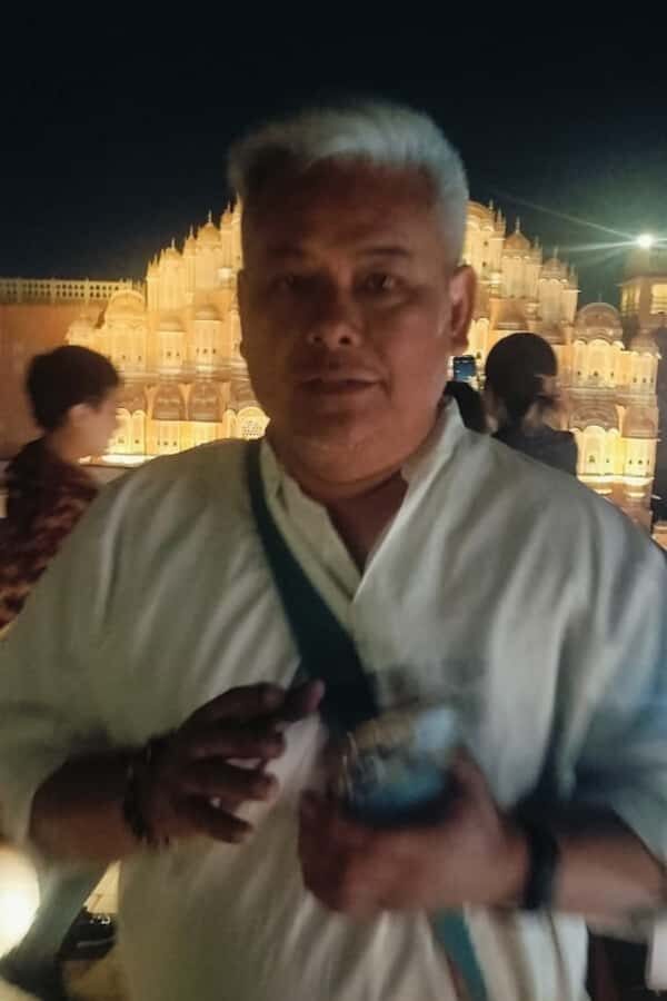 Jaipur: Pink City Heritage Walk with Chai & Local Stories - Authentic Bazaars and Artisan Workshops