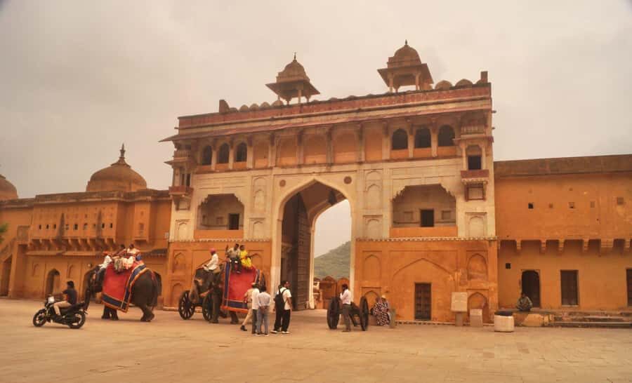 Jaipur: Private City Tour with Amber Fort Stepwell & Guide - Why This Tour Works