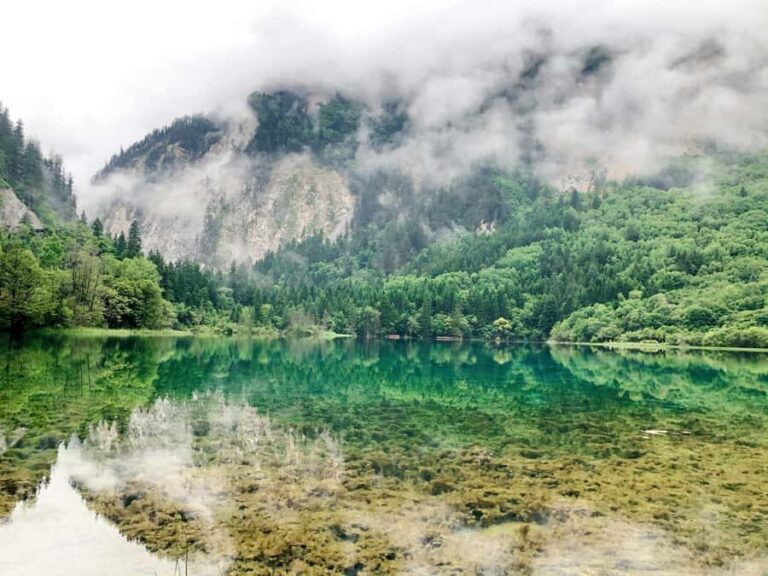 Jiuzhaigou Valley: UNESCO Colorful Lakes & Tibetan Village - What Makes This Tour Stand Out?