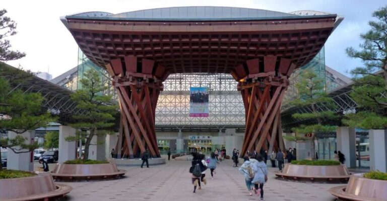 Kanazawa: Private Walking Tour with a Local - What to Expect from the Tour