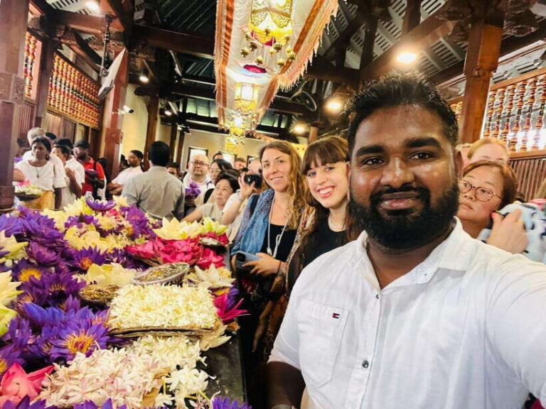 Kandy: City Tour with Ambuluwawa Tower Day Trip - The Details: How the Day Unfolds