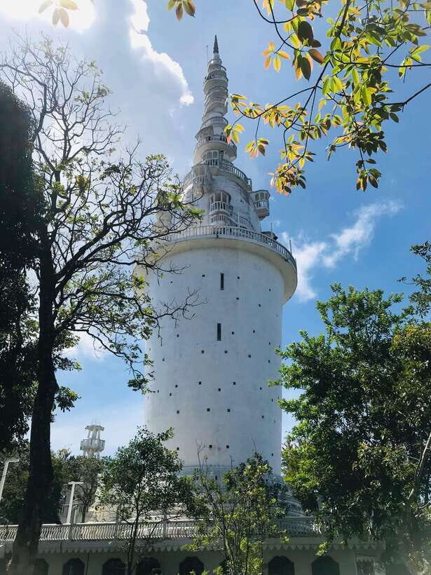 Kandy: Tuk Tuk Tour with Ambuluwawa Tower & Pinnawala - Exploring Kandy in a Tuk Tuk