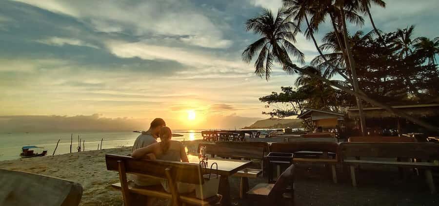 Koh Samui: Local Market, Hin Ta Hin Yai & Beach Dinner - An In-Depth Look at the Koh Samui Sunset Tour