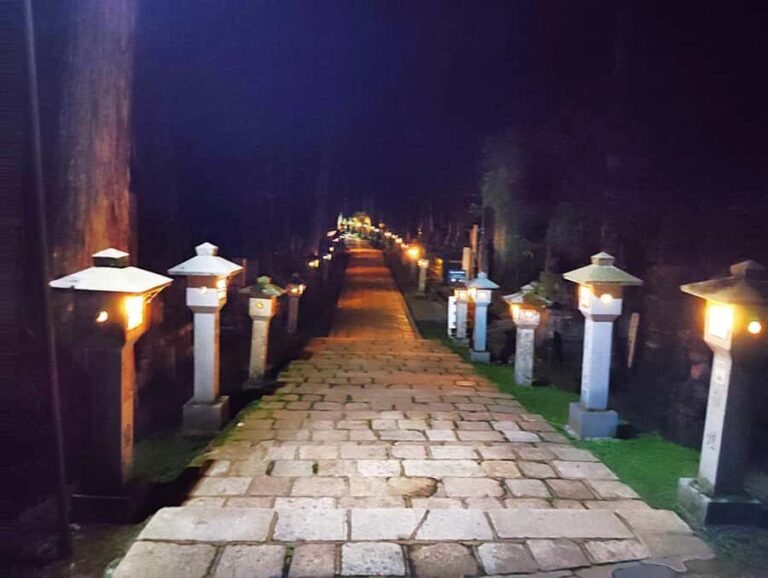 Koyasan: Sacred Silence of Okunoin at Dawn and After Dark - The Experience of Dawn and Night Tours