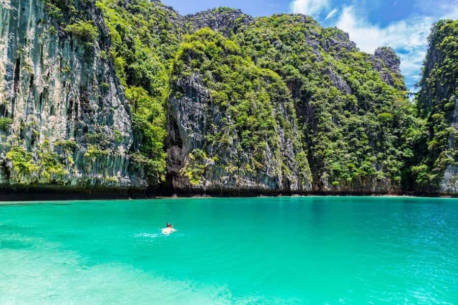 Krabi: Early Bird Phi Phi, Maya & 4 Islands Speedboat Tour - Maya Bay: The Star of the Show