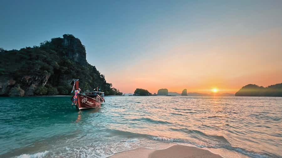Krabi: Luxury Sunset Cruise to Hong Island Private Tour - Why This Tour Stands Out