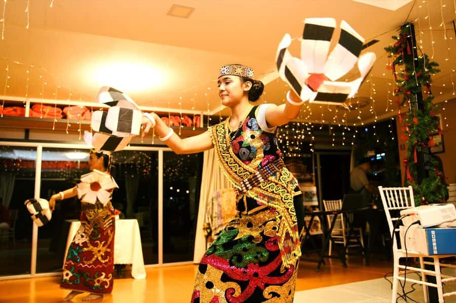 Kuching: Night Cruise, Dance Show, Drink & Optional Dinner - Authentic Insights from Reviewers