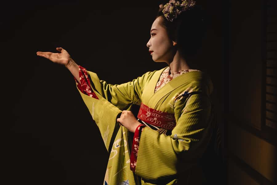 Kyoto Geisha Show Cultural Hour with an apprentice Maiko - Who Will Love This Experience?
