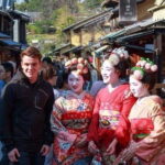 Kyoto Highlights: Gion & Fushimi Inari Tour with Guide - Exploring Gion: The Iconic Geisha District