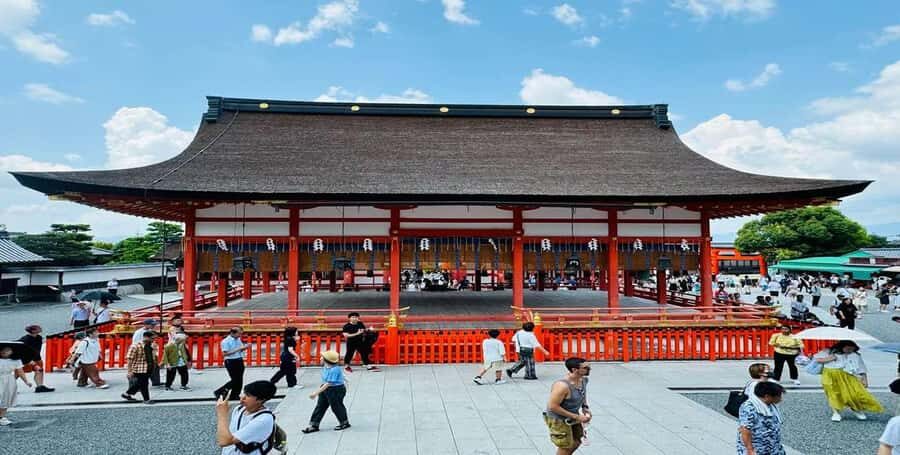 Kyoto:Private Guided Tour on Luxury Vehicle with photography - The Sum Up