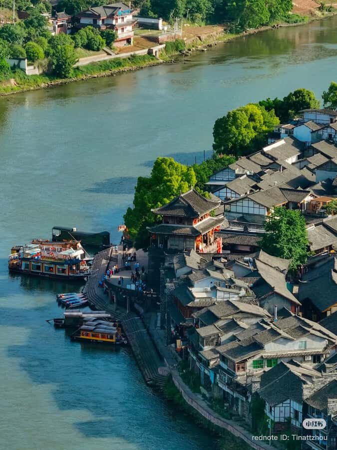 Leshan Giant Buddha & Huanglongxi Town: Full-Day Tour - What Makes This Tour Stand Out?