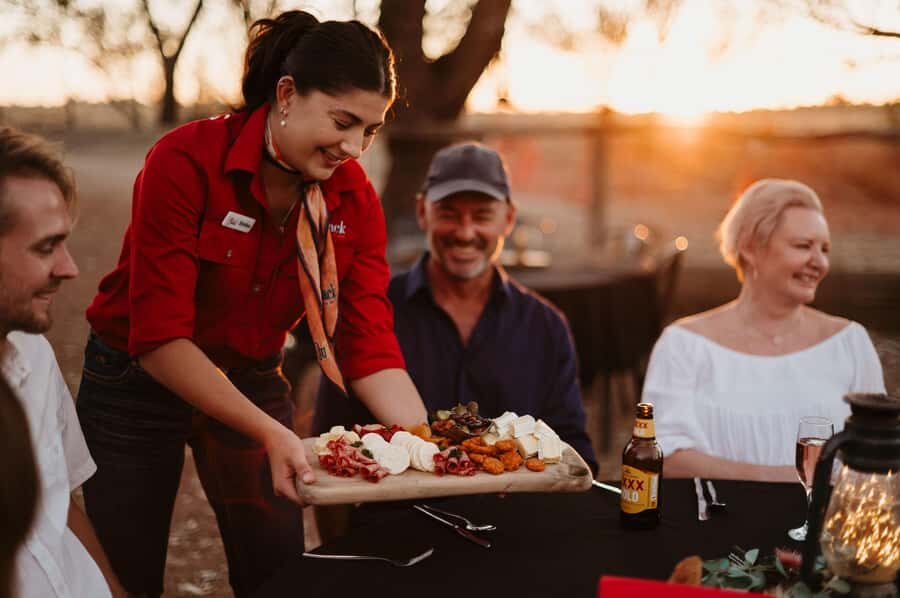 Longreach: Smithy's Outback Dinner and Show - The Whole Package: Your Evening in Longreach