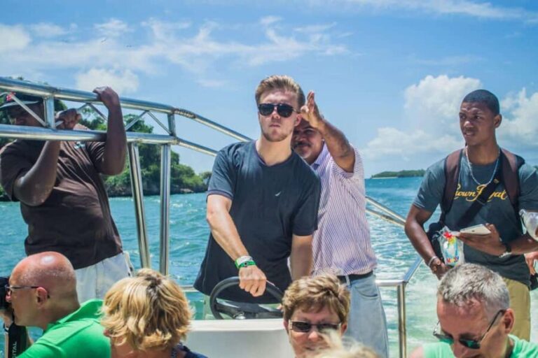 Los Haitises Park, Yanigua Waterfall, & Montaña Redonda Tour - Climbing Montaña Redonda for Panoramic Views